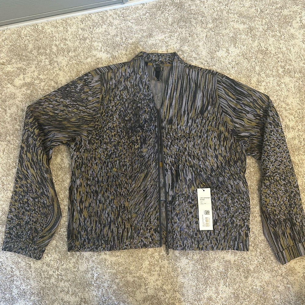 NWT Lululemon Lab Lightweight Bomber size L